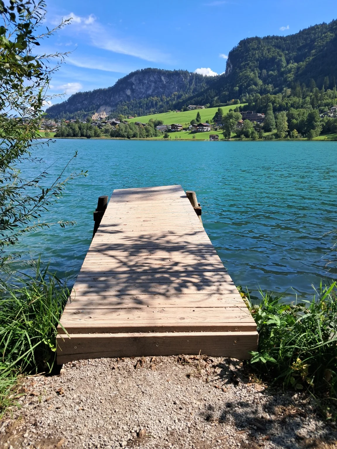 Badesee mit Holzsteg