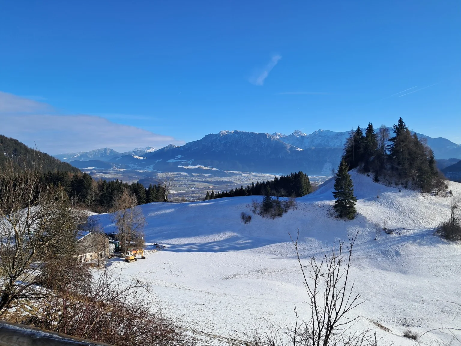 Winterpanorama mit Bergblick