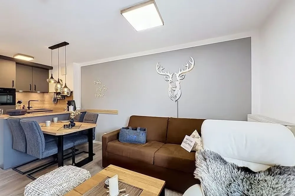 Wohn- und Essbereich der Ferienwohnung Brünnsteinzauber in Oberaudorf