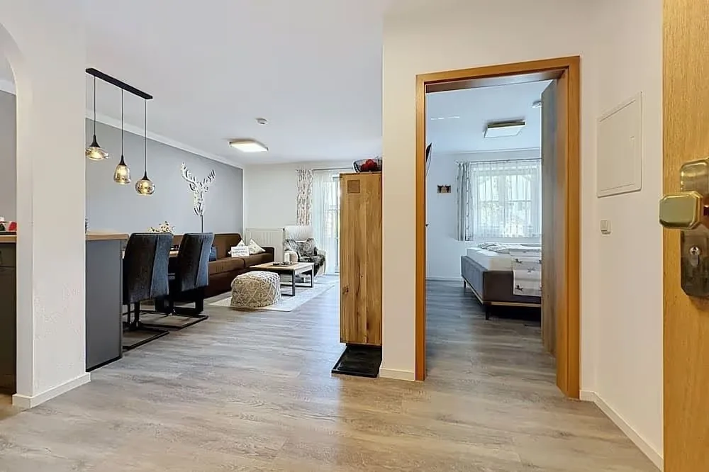 Blick durch die Ferienwohnung Brünnsteinzauber